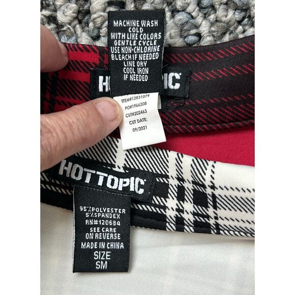 Hot Topic Plaid O-Ring Skater Skirt Lot of 2 SZ S Black & White, Red & Black - Picture 9 of 9